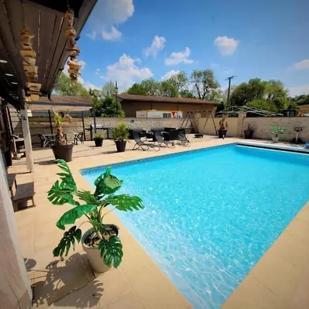 Casa de Férias Au Vendangeoir D'hotes Couvignon
