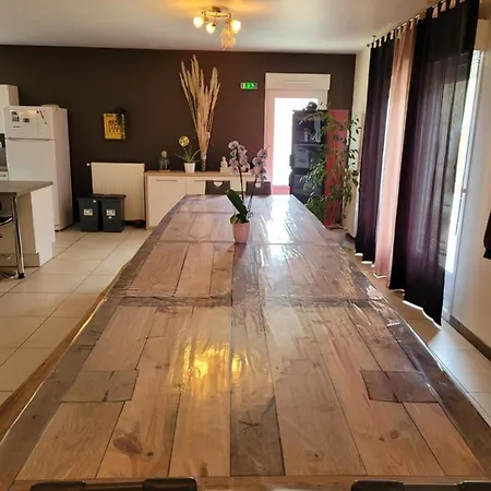 Au Vendangeoir D'hotes Bed & Breakfast Couvignon