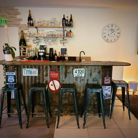 Au Vendangeoir D'hotes Casa de Férias Couvignon